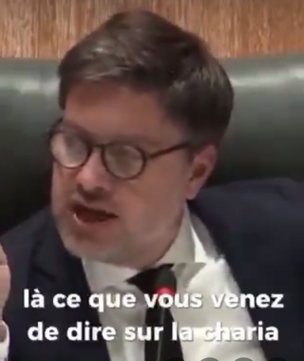 HendaAyari5's tweet photo. Mes oreilles ont saigné en entendant les propos gravissimes de Benoit Payan. Ce ne sont plus seulement des intimidations, ce sont des menaces directes contre la liberté d’expression.
Ce qu’il défend est extrêmement grave.
Je considère le maire de Marseille comme  un véritable collabo prêt à sacrifier son pays pour ses petits intérêts électoraux. En tenant de tels discours, il se rend complice du djihad judiciaire, une arme redoutable utilisée par les islamistes pour bâillonner toute critique.

Leur méthode est simple, tout le monde, la connaît c’est d’instrumentaliser nos lois, détourner la justice pour faire condamner ceux qui osent dénoncer l’islamisme.
Ce « djihad judiciaire » repose sur un chantage permanent au racisme et à l’islamophobie, toute parole lucide devient suspecte, toute critique est criminalisée avec la menace de poursuites judiciaires. Ce n’est pas une simple dérive, c’est une stratégie de conquête, froide et méthodique.

Les islamistes avancent leurs pions sur l’échiquier politique français en exploitant nos propres principes démocratiques contre nous.
Ce n’est pas une théorie du complot, c’est une réalité que leurs propres idéologues ont revendiquée.
Le cheikh Youssef al-Qaradawi, figure centrale des Frères musulmans, l’a formulé sans détour :
« Nous utiliserons vos lois démocratiques pour imposer la charia. Nous vous conquerrons avec vos propres lois. »

Face à cette stratégie d’entrisme, face à la lâcheté de certains élus, prêt à tout pour leurs petits intérêts personnels, financiers et politiques, je refuse de me taire. Je connais l’islamisme de l’intérieur, pour en avoir souffert dans ma chair, victime d’un mariage forcé avec un islamiste. Je n’ai pas fui cette idéologie pour la laisser s’installer ici et prospérer, dans mon pays natal, sur la terre de France. Défendre mon pays et résister contre cette menace n’est pas un choix, c’est une nécessité, une fidélité, un devoir d’honneur, il m’est impossible de faire autrement, je connais trop le danger de cette idéologie mortifère. 
La liberté est un devoir. La résistance est une nécessité. Chaque citoyen français doit en prendre conscience et réagir ! La France est en danger ! 
Tant que je serai en vie, je ne me tairai pas, je me battrai et je ne laisserai pas les islamistes et leurs idiots utiles de collabos comme «@BenoitPayan gagner et piétiner les valeurs démocratiques et Républicaines de mon pays ! 
Ce message s’adresse à vous, Monsieur le maire, ainsi qu’à tous les vendus, collabos et traîtres à la nation. L’état catastrophique sur le plan de l’insécurité dans votre ville n’est qu’un exemple de ce que risque de devenir la France si ça on ne réagit pas. Vous n’êtes pas digne de votre statut de maire. Vous devriez avoir honte et tout remettre en question. Car l’Histoire se souviendra de ceux qui ont collaboré et œuvré pour permettre l’installation des islamistes au pouvoir dans notre pays. 
Je souhaite un autre avenir pour mon pays car moi contrairement à vous j’aime sincèrement la France. 

Cordialement. 

Henda Ayari