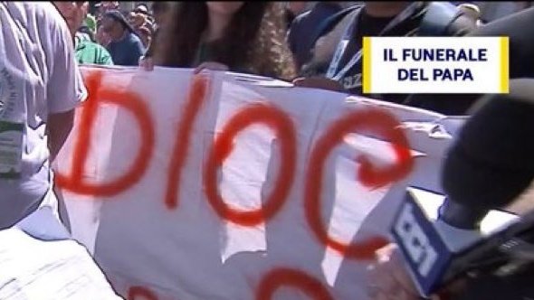 scivolidinuovo_'s tweet photo. penso nuova reaction pic preferita https://t.co/cB8IzzjM1B