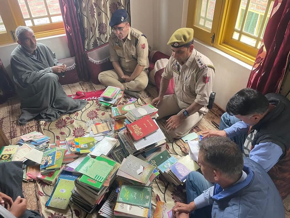 GulistanNewsTV's tweet photo. Police Conducts Search at Residence of JEI-Linked Individual
#SearchOperation #PoliceAction
#SecurityUpdate #JammuAndKashmir
#CounterTerrorOps https://t.co/ALfdmWS8c7