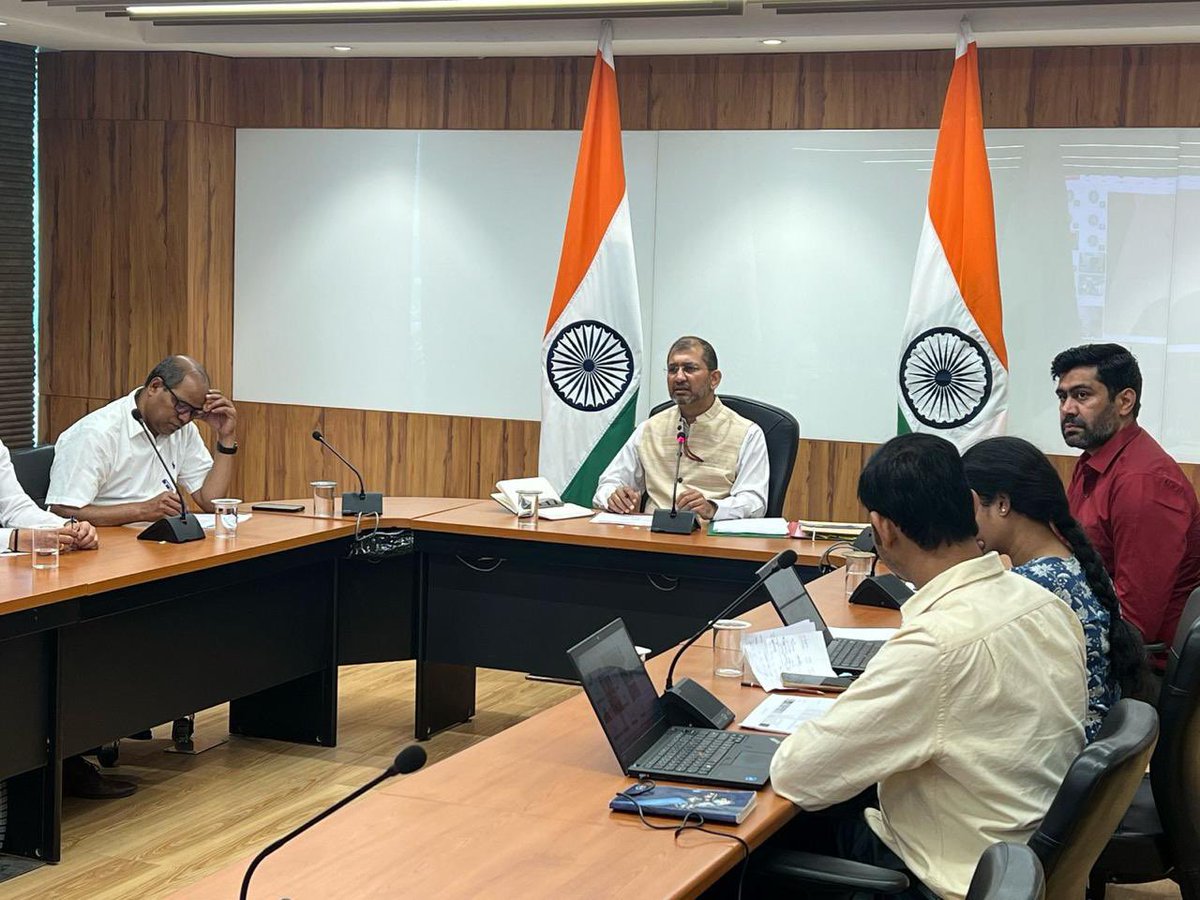 ProtectorGenGOI's tweet photo. The 9th Open House session was held on April 25th during which JS(OE) &amp; PGE and officers of PGE Div addressed Recruiting Agents community; JS (OE)&amp;PGE informed that eMigrate portal is fully operational with all functionalities #SafeMigration #ViksitBharat #emigrationact https://t.co/A15lrsbmq7