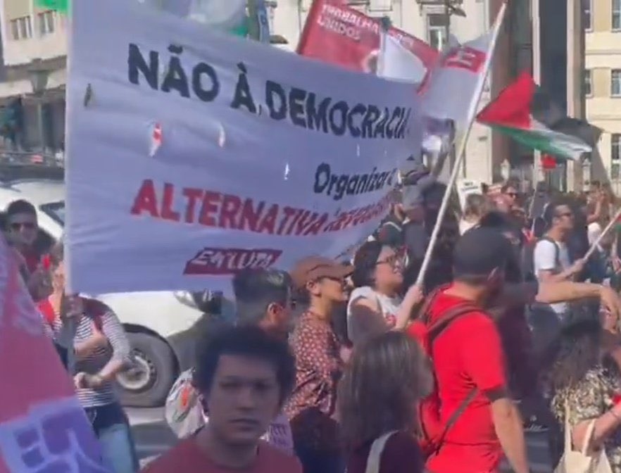 RuiOliveira1143's tweet photo. Podem ir testar se é falsa ou não a imagem que não passou na Tv nem em “velocidade normal”, nem as vezes necessárias nem em horário nobre.
Comentem vocês.
#Portugal #extremaesquerda #olhem #o #que #esquerda #quer https://t.co/hvqnjvUkD9