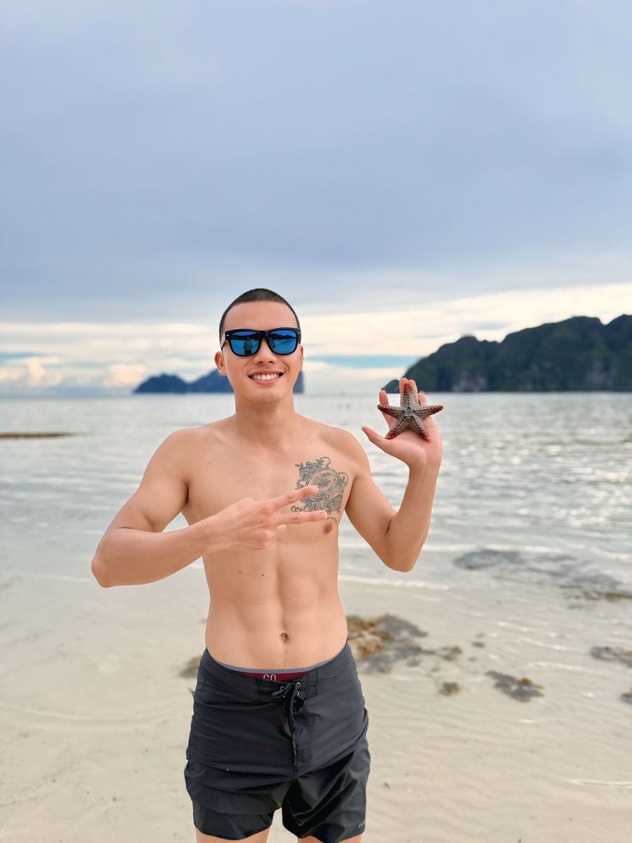 ดูปลาดาวหน่อย…อย่าจอบดูแต่หรรมคนโพสต์หลาย😆
#มอสเวลล์ #phiphiislands 🏝️