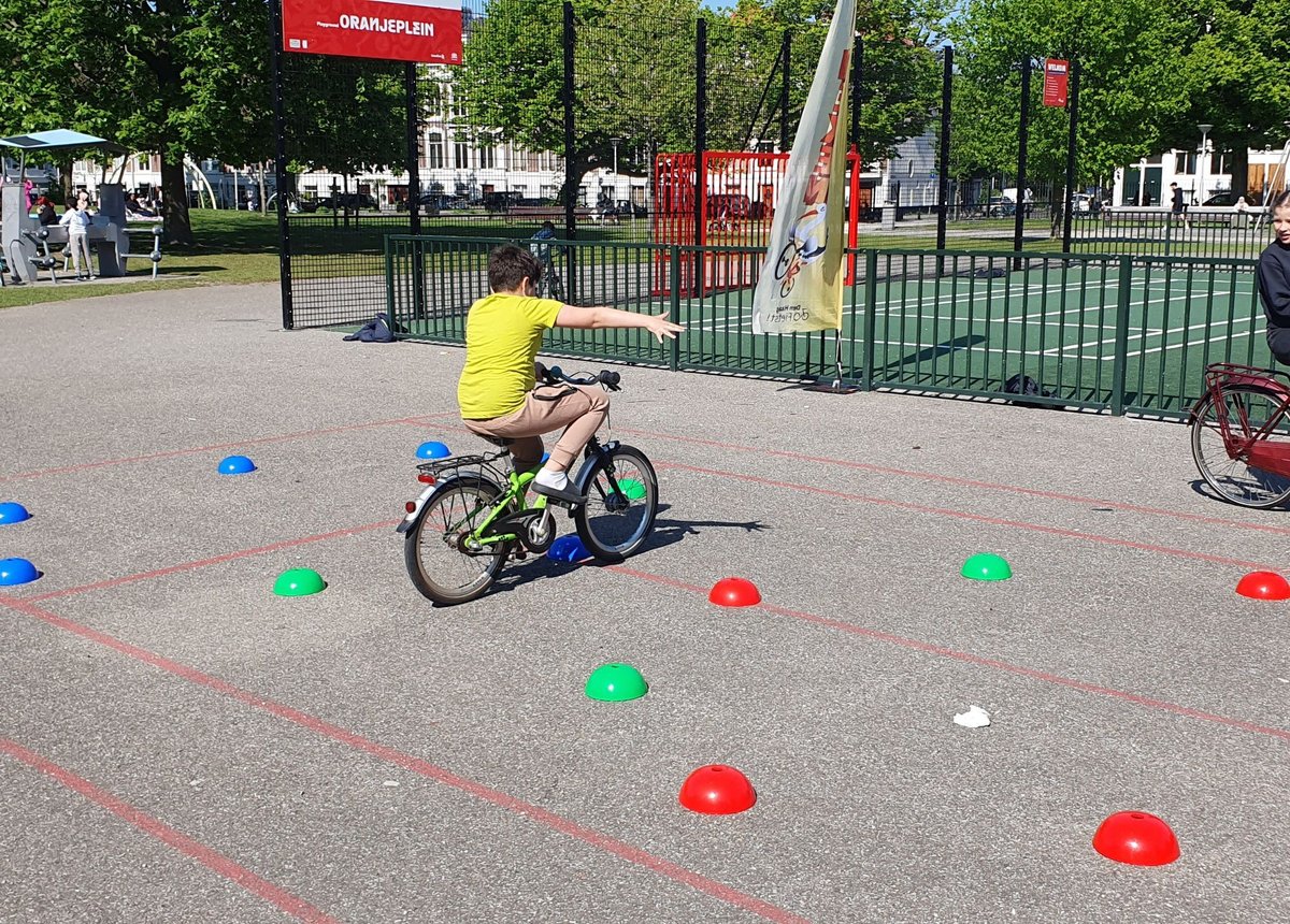 Niet alleen fietsplezier tijdens de #WheelieWeken, ook oefenen in je hand uitsteken