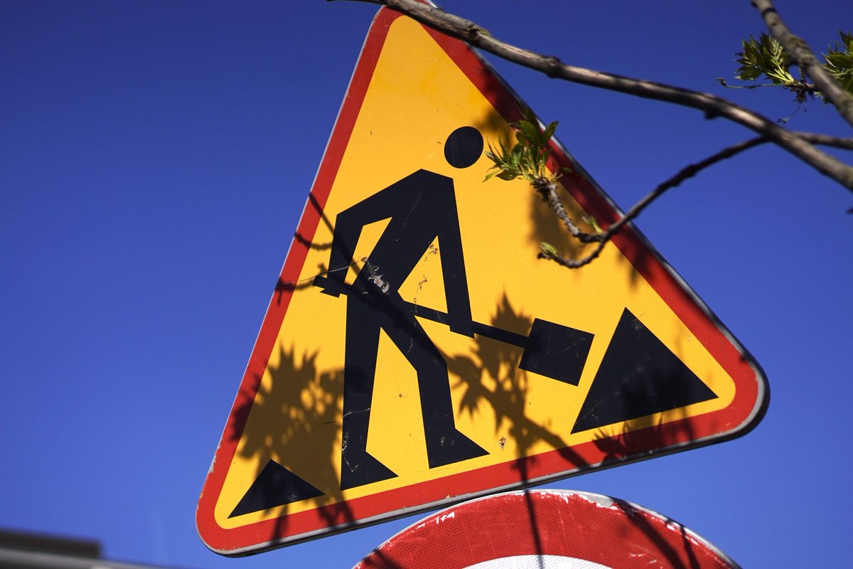 Przypominamy, że na ulicy Jagiellońskiej trwa właśnie wymiana nawierzchni jezni. Weekendowe prace dotyczą wschodniej nitki, czyli w stronę Trasy Toruńskiej, a odbywają się na odcinku Kotsisa Budzińskiej-Tylickiej. Druga strona będzie frezowana w maju.