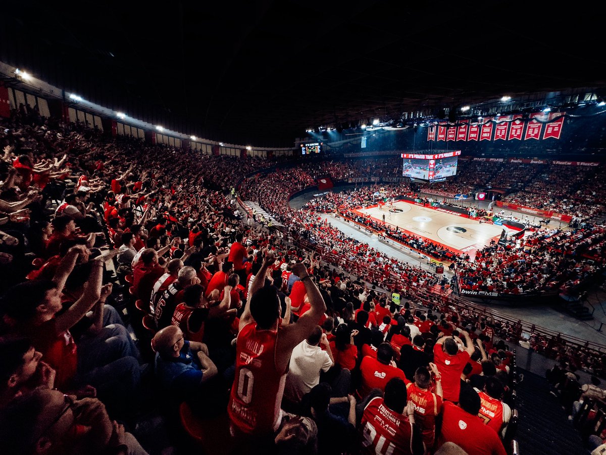 BrianPBosche's tweet image. What an unbelievable place to capture basketball 📸

@Olympiacos_BC is a special club.