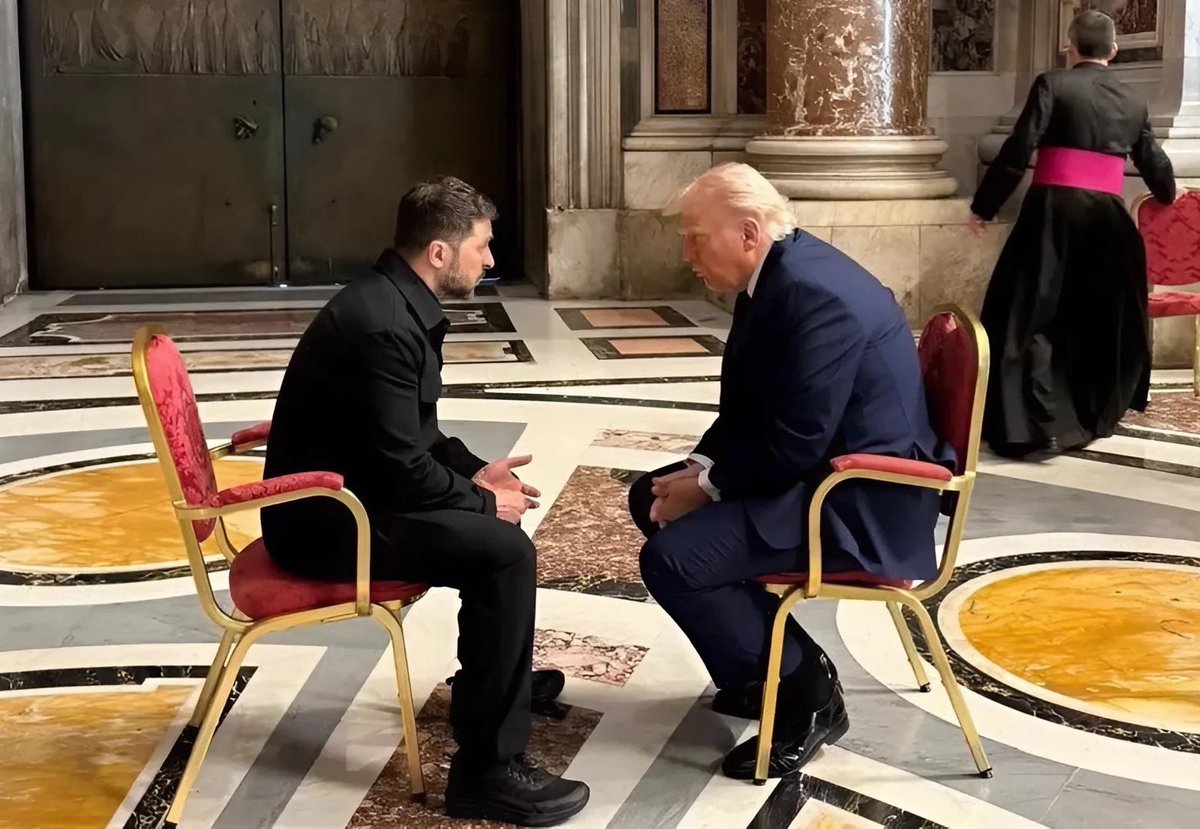 SagaceSeguace's tweet image. #RandomPics #Zelensky #Trump #Funerale #PapaFrancesco #Bonolis #avantiunaltro