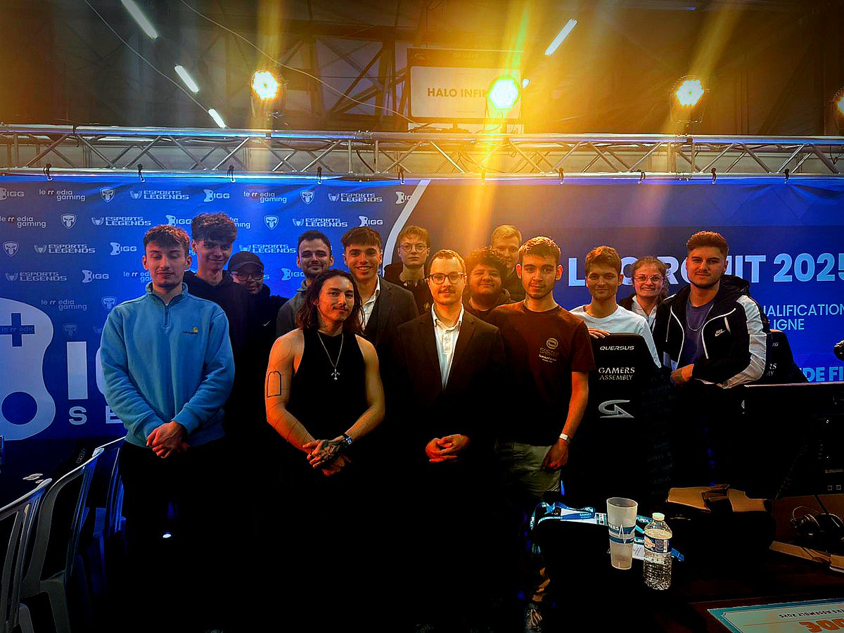 1000 ans après, mais top 5/8 à la #GamerAssembly Clash Royale pour mon retour après 5 ans off.

C'était super cool, ça m'a redonné envie de jouer au jeu ✨

Merci à l'orga, aux casters, et particulièrement à <a href="/ManagerEvileye/">Lola Aka 'Evileye' #FVG</a> qui a organisé ça comme une cheffe 💪