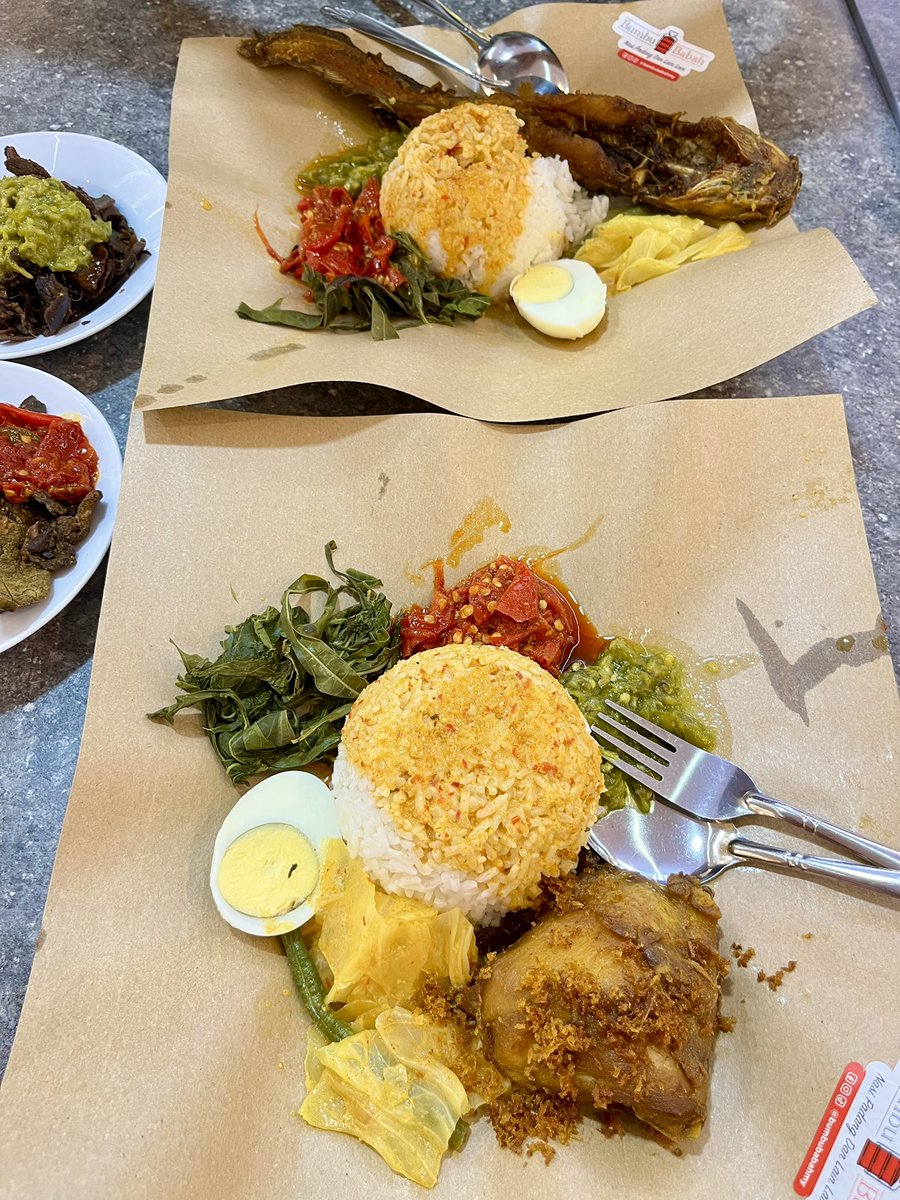 Trying out Nasi Padang viral shah alam! 😋

Overall 7/10✨ makanan ada rasa sedap! cuma texture terlalu kering even ayam dia pun kena kunyah 44kali sebab liat 😆

Sapa tau kedai mana? 👀