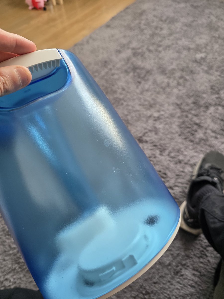 QuoteMyGift's tweet photo. @Argos_Online purchased a "new" humidifier from your store today. Picked it up, took it home and realised it's used! Water marks onsite, nothing sealed, cello taped up and box damaged. Clearly been used. I paid £80 for this. I could have got a used one for half the price..... https://t.co/nwrdtRW0sa