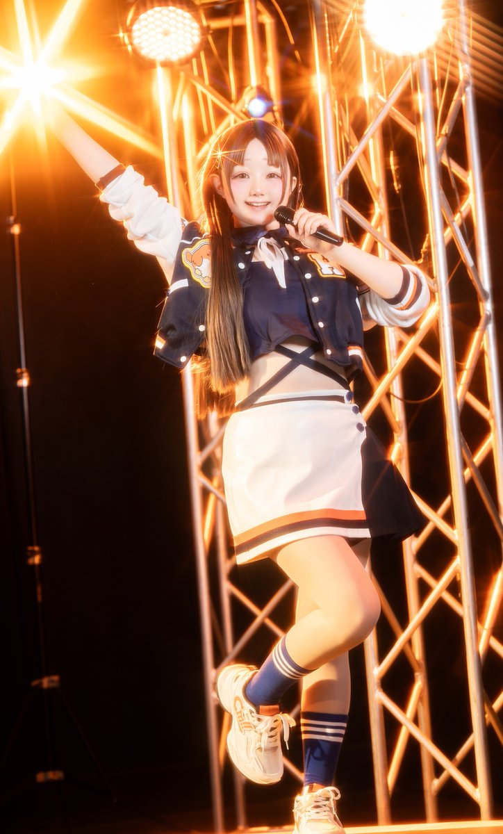 coco_marimo_'s tweet image. この手から光が出ちゃってる千奈おもろいから見て🤣