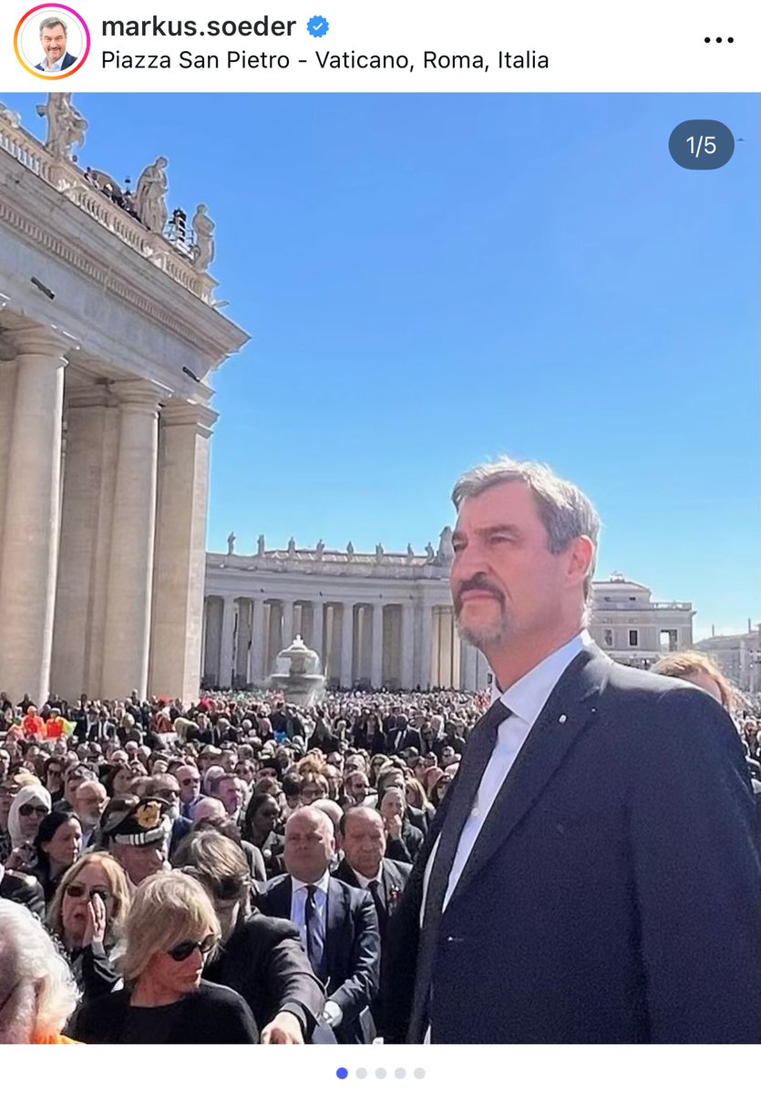 Selbst bei der Beerdigung des Papstes nur sich selber hervorheben. 
Völlig das Maß verloren.