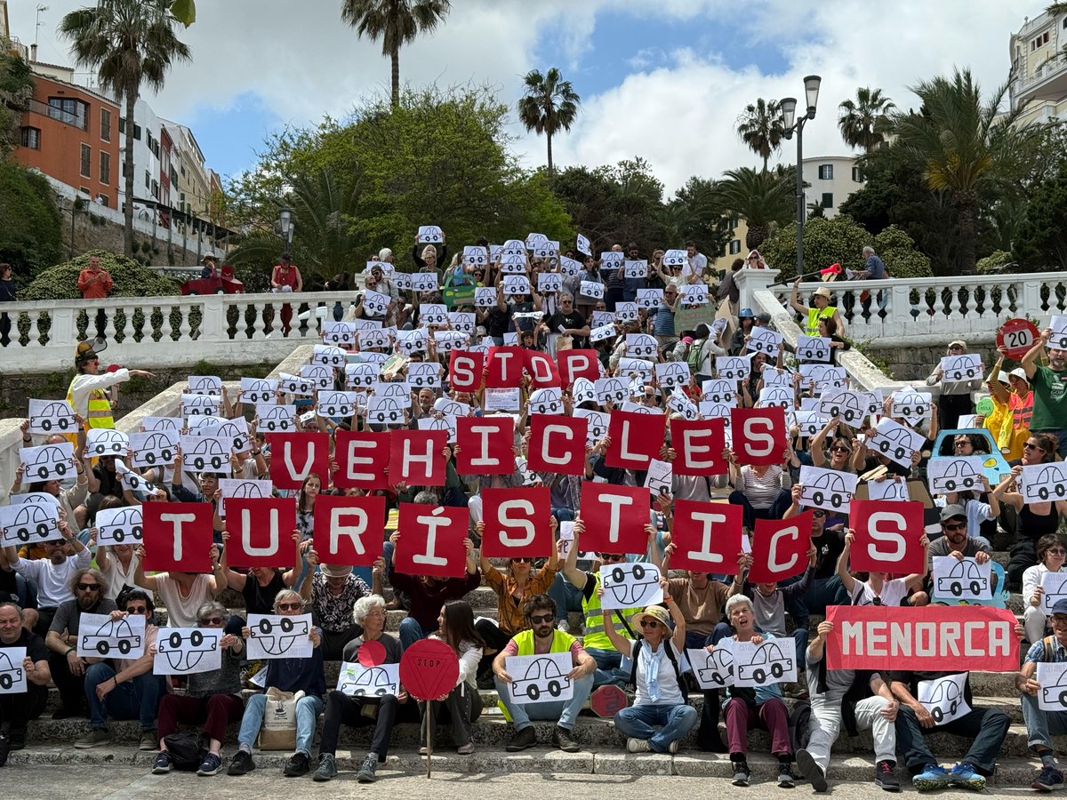 Posidònia Revista (@posidniarevista) on Twitter photo Massiva manifestació a Maó contra els vehicles turístics!
La "Rúa de l'Embús", impulsada per la campanya Via Menorca i el <a href="/gobmenorca/">GOB Menorca</a> entre altres organitzacions socials ha reunit més de 500 persones per exigir a l'<a href="/ConsellMenorca/">Consell de Menorca</a> que limiti el nombre de vehicles turístics Massiva manifestació a Maó contra els vehicles turístics!
La "Rúa de l'Embús", impulsada per la campanya Via Menorca i el <a href="/gobmenorca/">GOB Menorca</a> entre altres organitzacions socials ha reunit més de 500 persones per exigir a l'<a href="/ConsellMenorca/">Consell de Menorca</a> que limiti el nombre de vehicles turístics
