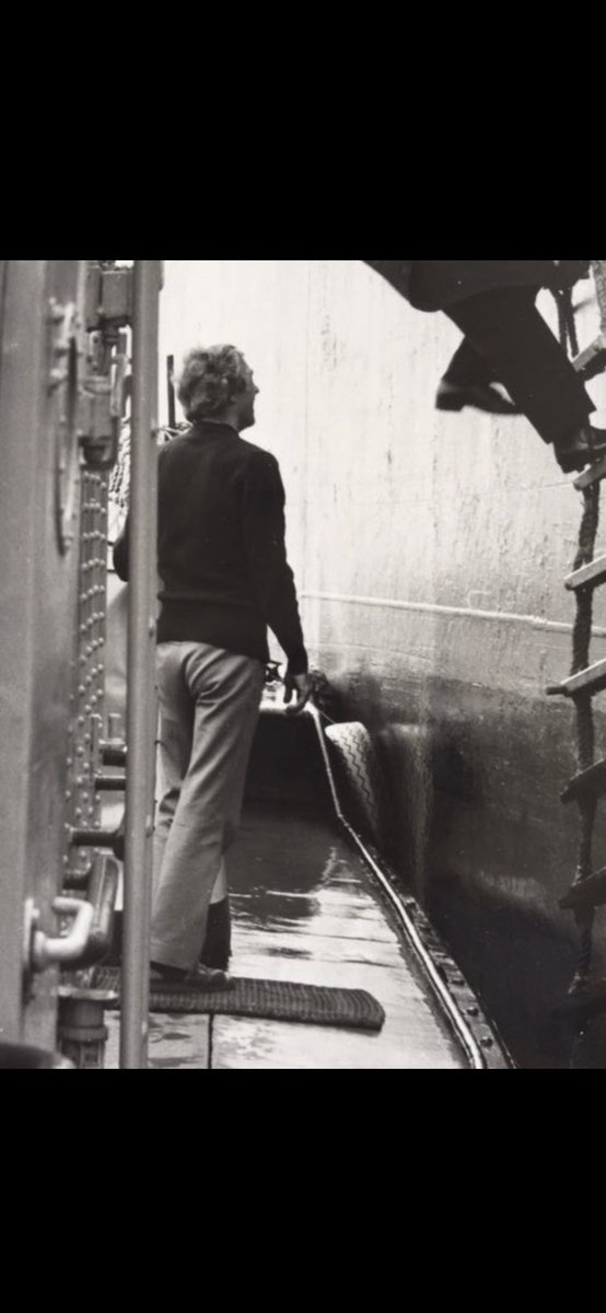 WillySA59's tweet photo. My dad did this work on a pilotboat,  very dangerous job!! You see the captain coming down the ladder. https://t.co/Rb347XmnGG