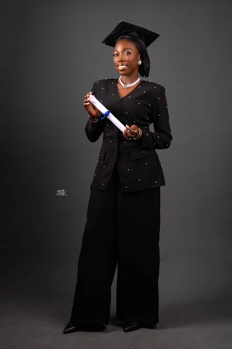 Let me reintroduce: 
Ms. Sirreh Saho! 
Bsc Computer Science!
29 Computer Science Majors! 
6 Females, 23 Males! 
I am 1 out of 6! 
Woman in STEM! Woman in Tech!