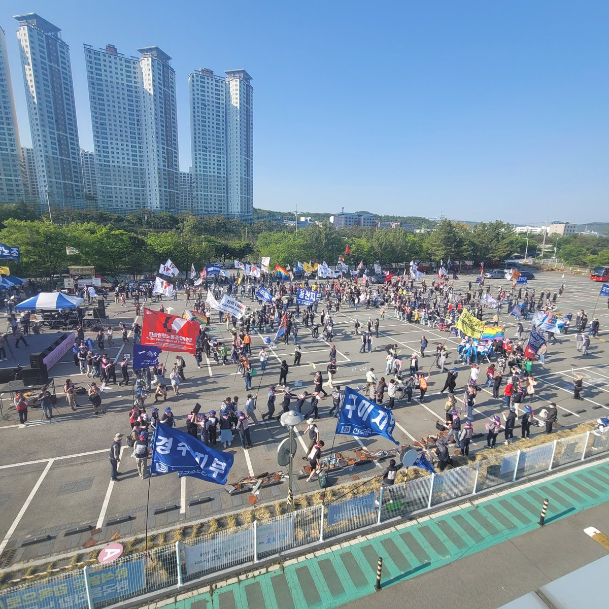 이 싸움은 결코 저 혼자만의 싸움이 아닙니다. 노동자의 존엄, 인간다운 삶을 위한 우리의 싸움이며, 
우리가 함께 지켜야 할 가치입니다. 

언제가는 우리가 지켜온 지금 이순간들이 모여 별 처럼 빛나는 날이 올꺼라 믿습니다.끝까지 포기하지 않고, 이 투쟁을 반드시 승리로 마무리하겠습니다.