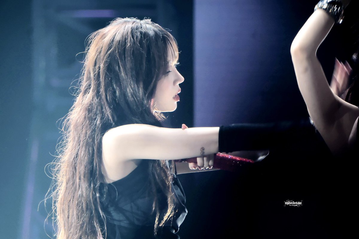 mistletoe_01's tweet photo. 250426 
🪽GOD🪽

#aespa #æspa #에스파 
#윈터 #WINTER #ウィンター https://t.co/siAdwtvVPk