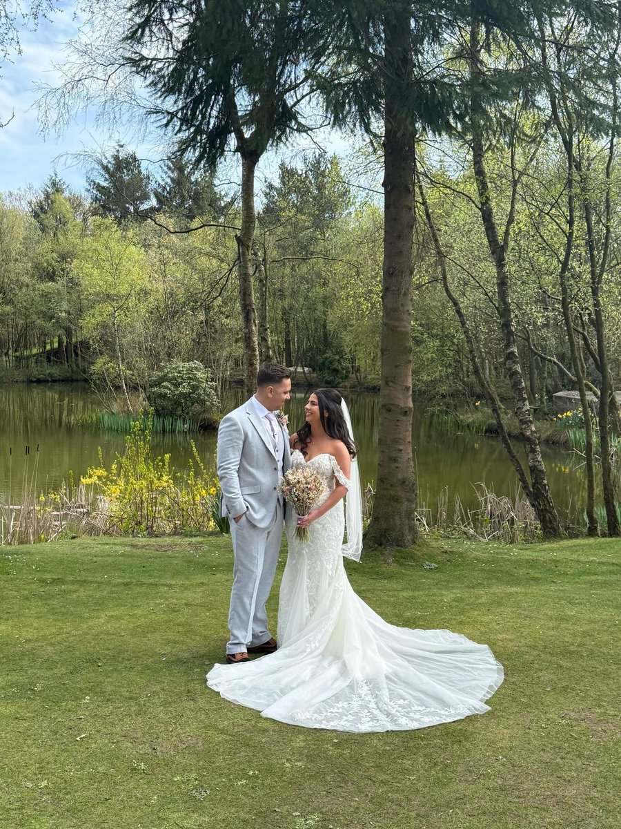 Academic Appointments would like to say a huge congratulations to Reece, our Bradford Primary Consultant, and his beautiful new wife, Kelly! 

They tied the knot last Saturday.

What a stunning setting for such a precious day!

Wishing you a long and happy future together!

❤