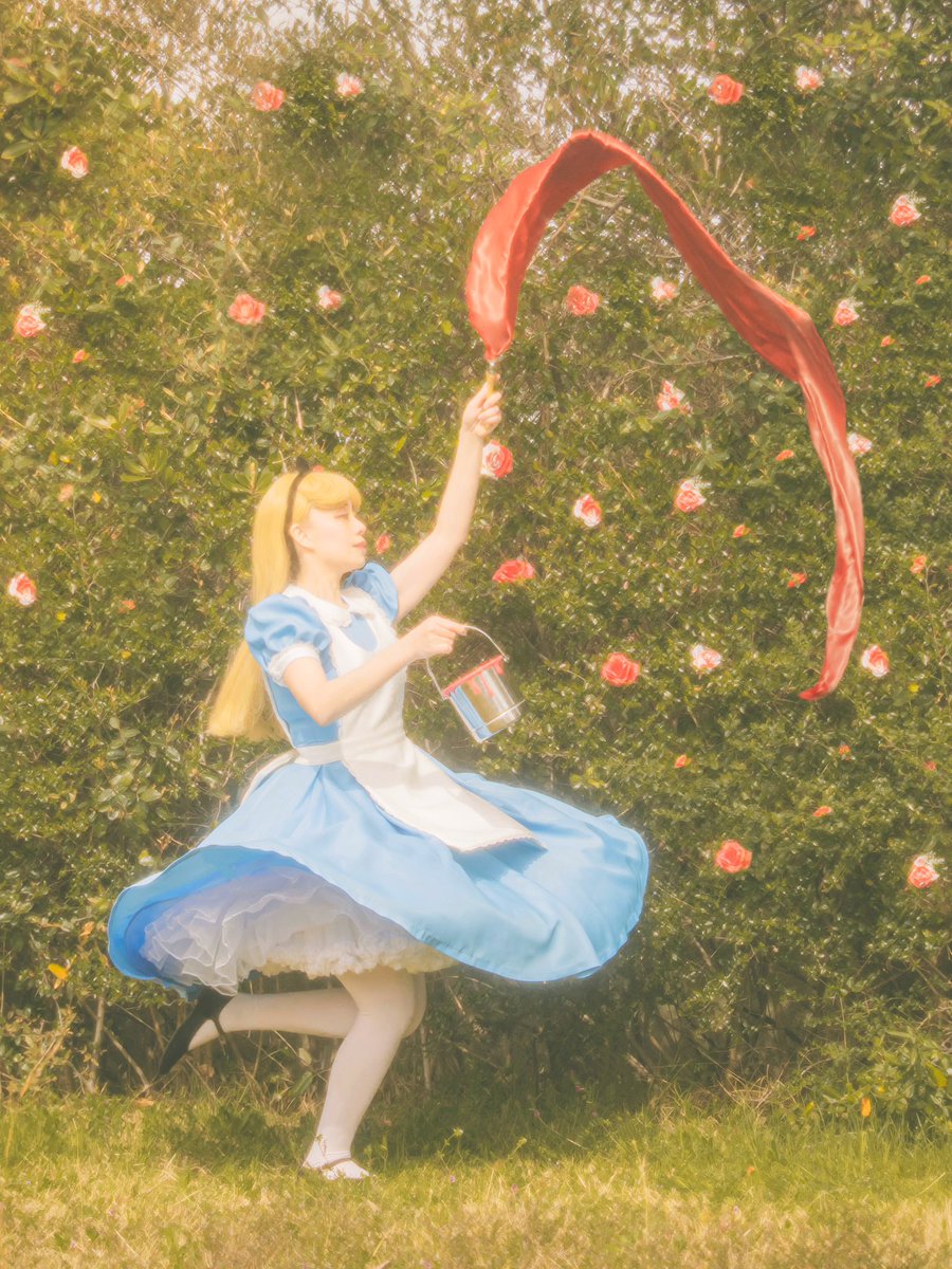 ふしぎの国のアリス🌹仮装
••┈┈┈┈┈┈┈┈┈┈┈┈┈┈┈┈••

            バラの花を赤く塗ろうよ
          大事な秘密がばれぬように

••┈┈┈┈┈┈┈┈┈┈┈┈┈┈┈┈••
𝑝ℎ𝑜𝑡𝑜 <a href="/oyatsutabe/">秋</a>