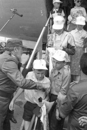 Hace 39 años ocurrió el accidente de Chernóbil. Tiempo después, y por varios años, en nuestro país fueron tratados + de 26 mil niños afectados por esa catástrofe. #Cuba fue el único país que organizó un programa integral de salud, masivo y gratuito para su atención