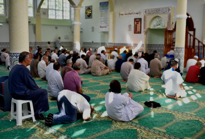 thenews_fr's tweet photo. ☪️🇫🇷« Ton dieu de merde »
🗣️Ce sont les propos du meurtrier d'Aboubacar, tué hier d'une soixantaine de coups de couteau, alors qu'il priait à la mosquée du Grand-Combe, non loin d’Alès, dans le Gard.
💣Cela s'appelle un attentat anti-musulmans. POINT