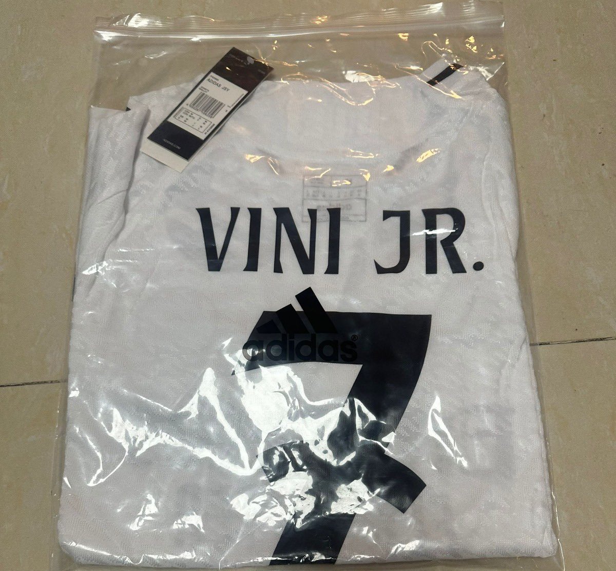 REAL MADRID FANS 🤍 (@adrirm33) on Twitter photo 🚨 SORTEO INTERNACIONAL 🚨
🤍 Si el Real Madrid gana la COPA DEL REY vamos a sortear esta camiseta de Vinícius Jr entre uno de los que den RT a este tweet y nos sigan a mí y <a href="/futboljersey7/">FutbolJersey77</a> 🤍
*OPCIONAL*
Mencionar a un amigo (doble participación 🚨 SORTEO INTERNACIONAL 🚨
🤍 Si el Real Madrid gana la COPA DEL REY vamos a sortear esta camiseta de Vinícius Jr entre uno de los que den RT a este tweet y nos sigan a mí y <a href="/futboljersey7/">FutbolJersey77</a> 🤍
*OPCIONAL*
Mencionar a un amigo (doble participación