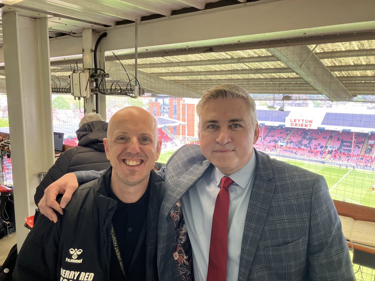 bluntphil's tweet photo. “And you can bring yer dinner…”
Great to bump into former #Chairboy Terry Howard today at the Orient.
He played for them too… https://t.co/HUdJbIHLvC