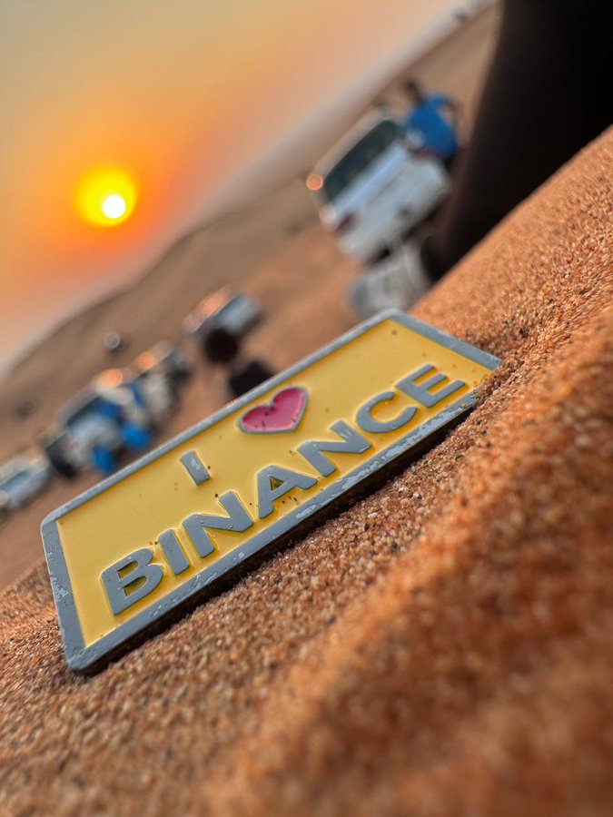 Desert sunsets and crypto love 💛