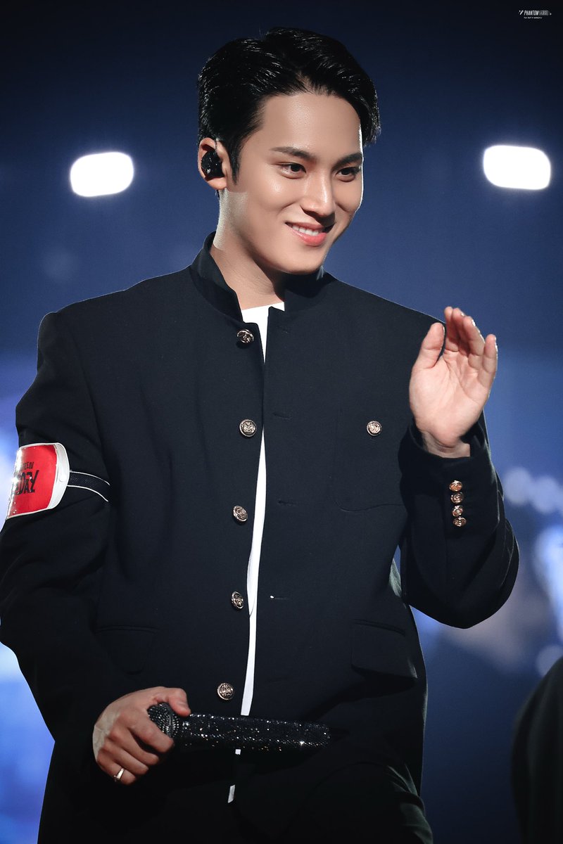 ph970406's tweet photo. 250426 Holiday FM in osaka day2

🤔🐶

#민규  #MINGYU #세븐틴 #SEVENTEEN https://t.co/0JIqhSNV0U