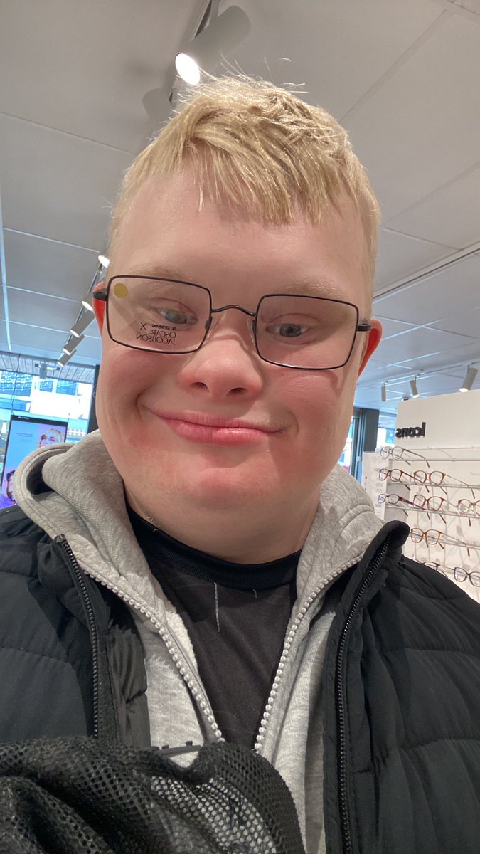 thomasking004's tweet image. #clix  like you and soon that haha coolt