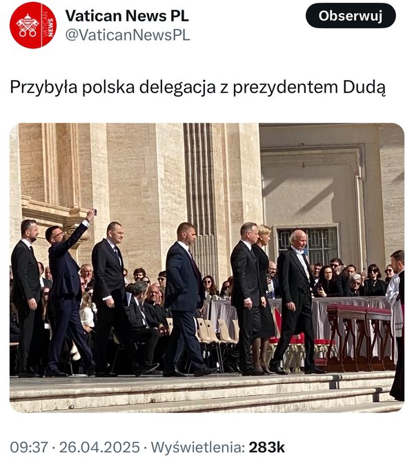 GpdT_F-XgAApSXK?format=jpg&name=small