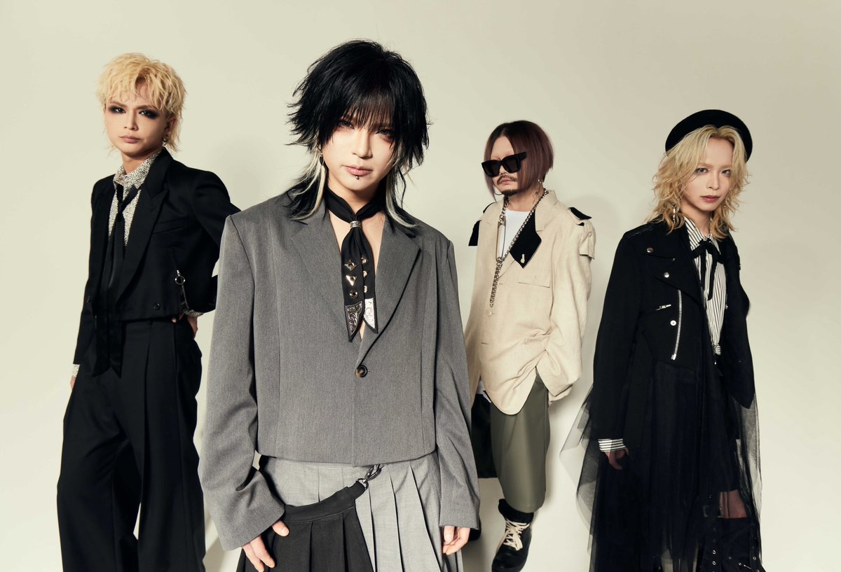 littleHEARTS. tweet media