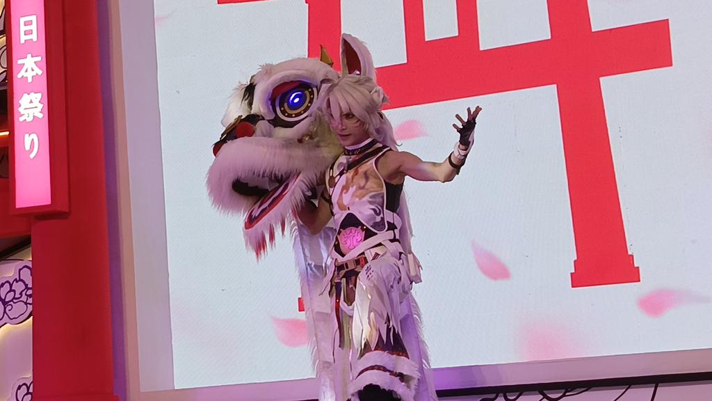 love this lingyang cosplayer