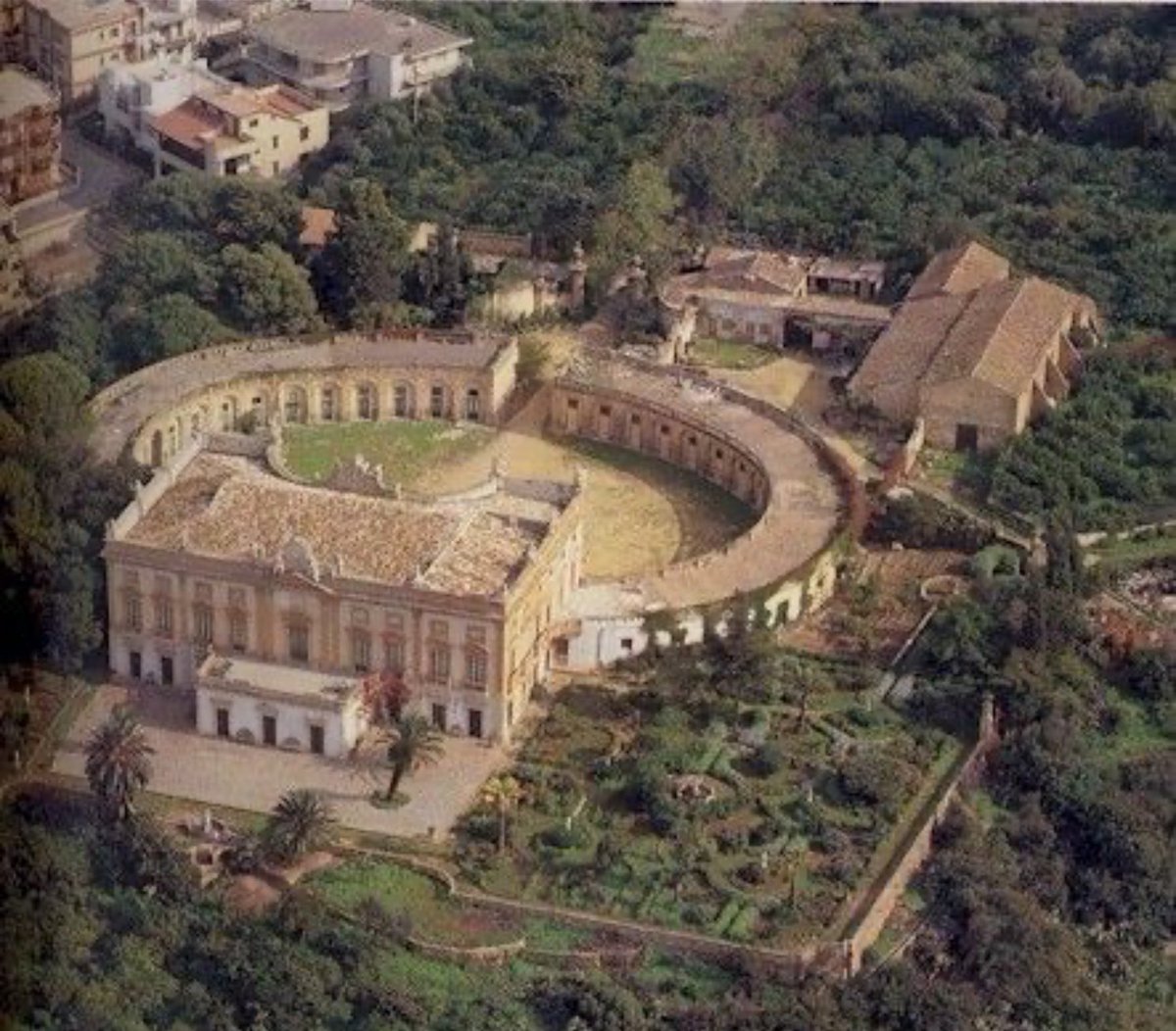 hmardiris's tweet photo. Η Villa #Valguarnera, μια από τις πιο συναρπαστικές ιστορικές κατοικίες της #Σικελία ς, είναι ένα μπαρόκ κόσμημα που βρίσκεται στην #Bagheria.
Αυτή η αριστοκρατική κατοικία, που συνδέεται με την οικογένεια Valguarnera, ενέπνευσε την ατμόσφαιρα του διάσημου μυθιστορήματος Η Λεοπάρδαλη/ Ο Γατόπαρδος