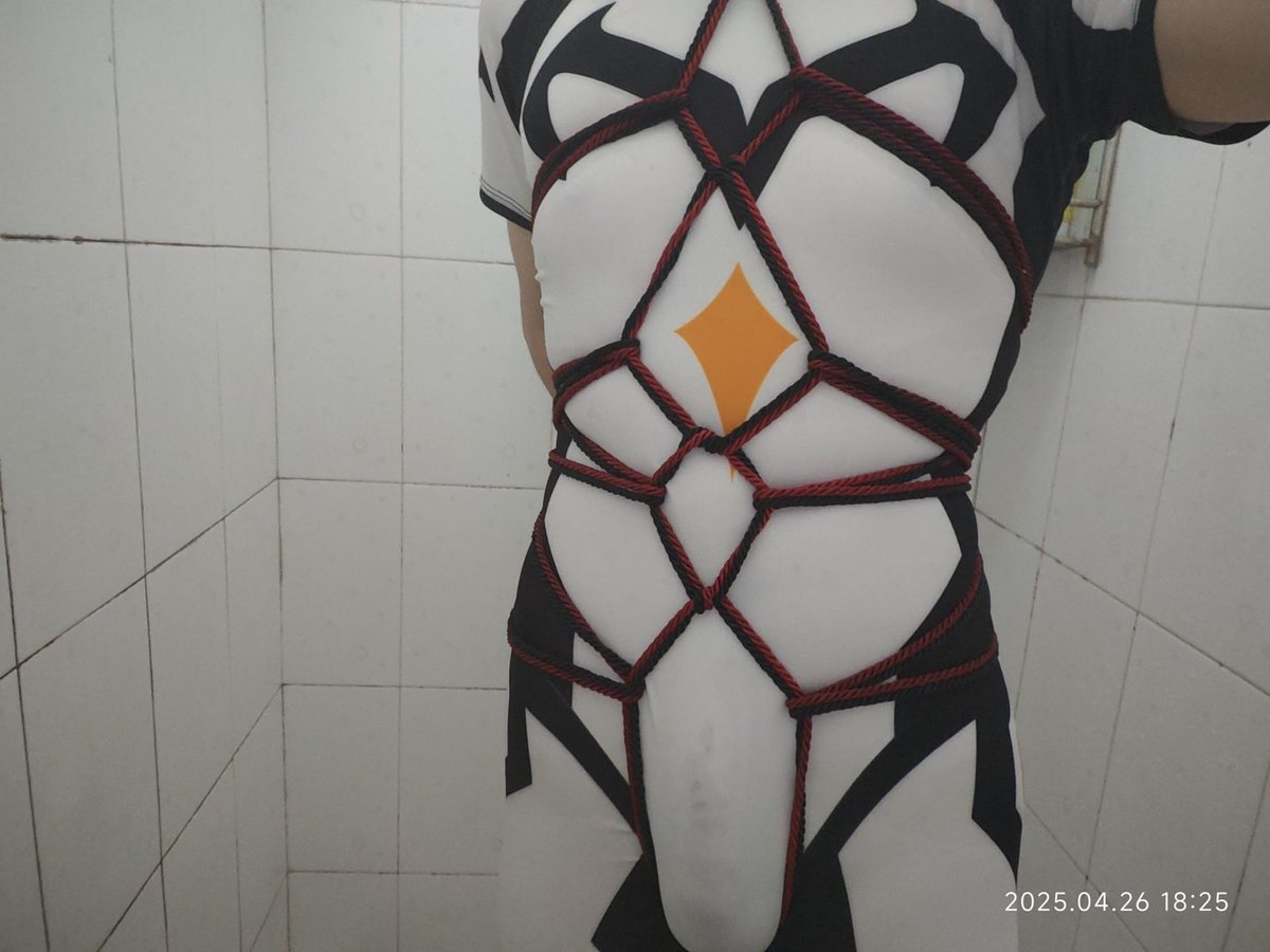 依旧是ee家的小英雄呀，另外，绳子真好玩儿嘻嘻