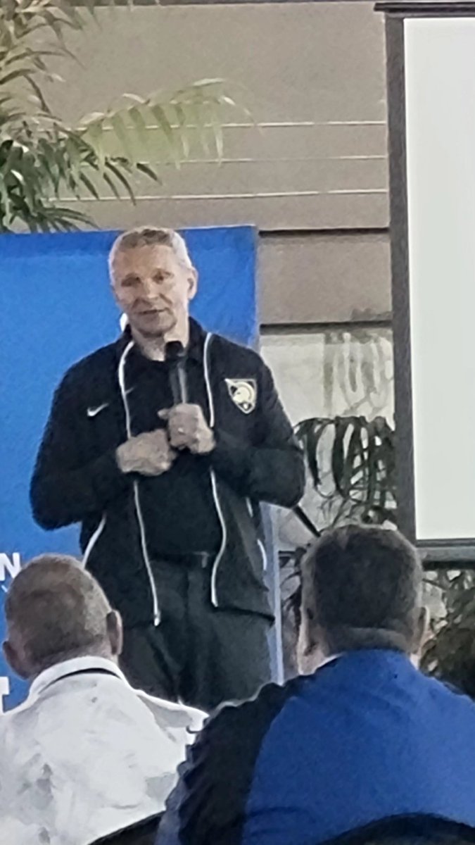 Hayden108John's tweet image. Great to hear @CoachJeffMonken speak last night. Great message! #fundamentals