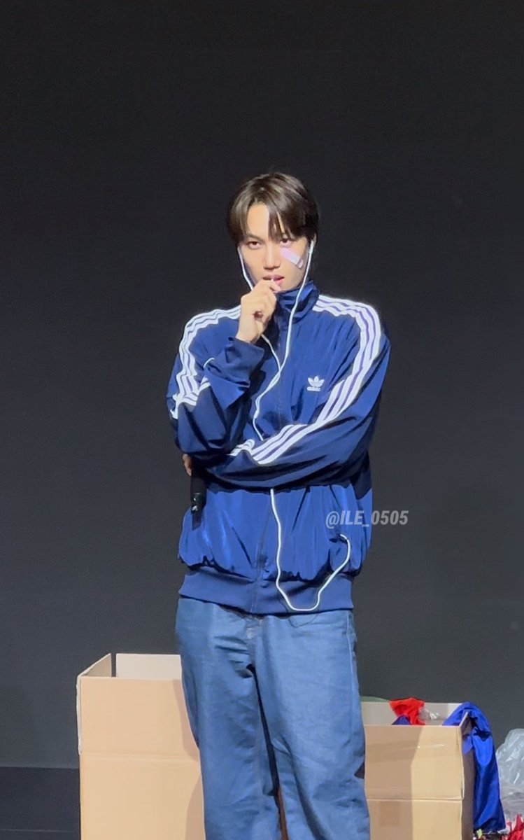 ILE_0505's tweet photo. 250426 카이 Wait On Me 케타포 팬싸

카이선배 🫶🏻🤍

… 카메라를 깜빡하고 못 챙겨갔어 ..
 후 반성해라 .. 🥹

#KAI #김종인 https://t.co/5GFhV2SDan