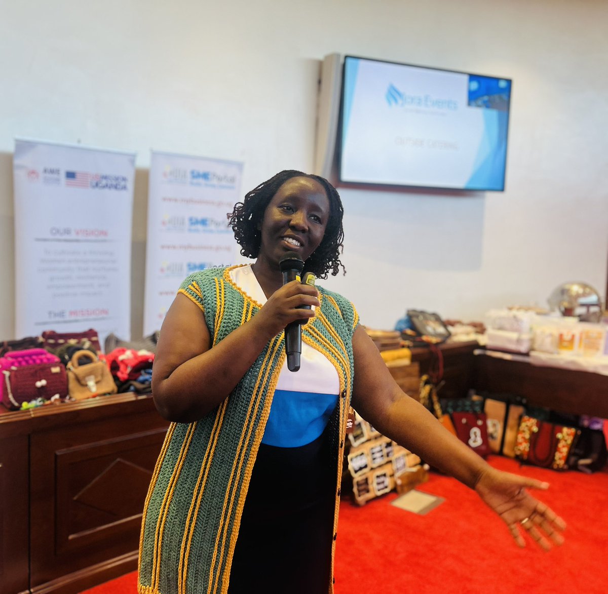 ugandainvest's tweet photo. Speed Pitching: A sneak peek at @AweAlumnae entrepreneurs delivering 3-minute elevator pitches to the room, practicing how to present to investors for funding. Featuring presentations by @MaamaGhetto @NdunduInvestmt @EwaffeVillage #joracatering #investinuganda https://t.co/Z1qjhfnARL