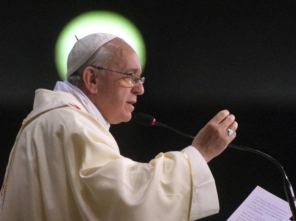 Quem diria que eu voltaria a publicar aqui através da morte do Papa Francisco.

Fiquei particularmente abalado pelo seu significado, +sobretudo por ele ter significado tanto pras pessoas q pensam no próximo, e entendem que é através do próximo, que encontramos a Deus.

R.I.P 🙏