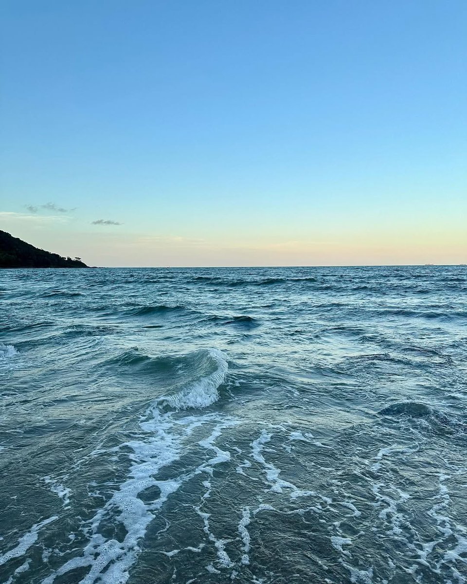 AdamANelson's tweet photo. Every frame of the beach is like a movie screen. https://t.co/rFPQnufiFI