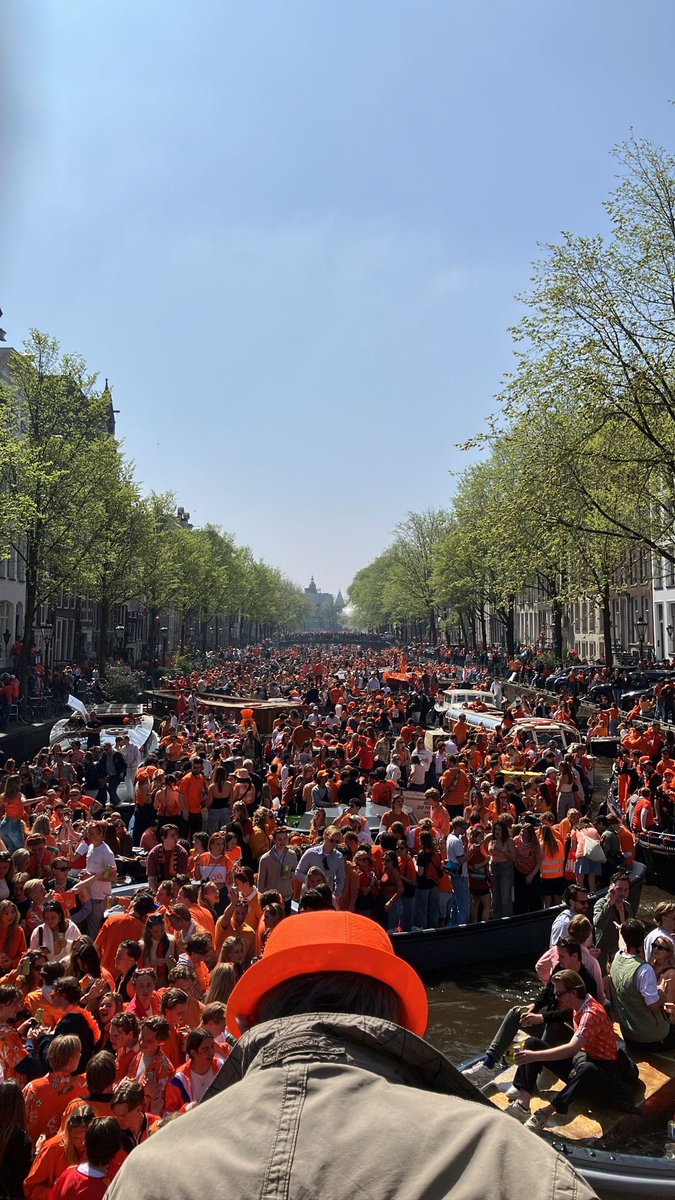herbertbeldhuis's tweet photo. Herengracht Amsterdam. Copyright: M. Geerdink. #koningsdag2025 https://t.co/FHobRkllj6