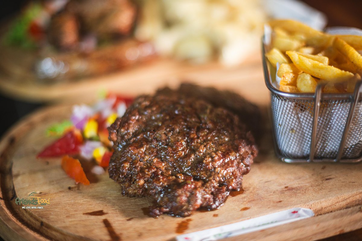 Hello Friend’s !

Un vrai délire de saveurs entre steak juteux et frites dorées dès votre première bouchée 😋

We love good vibes !