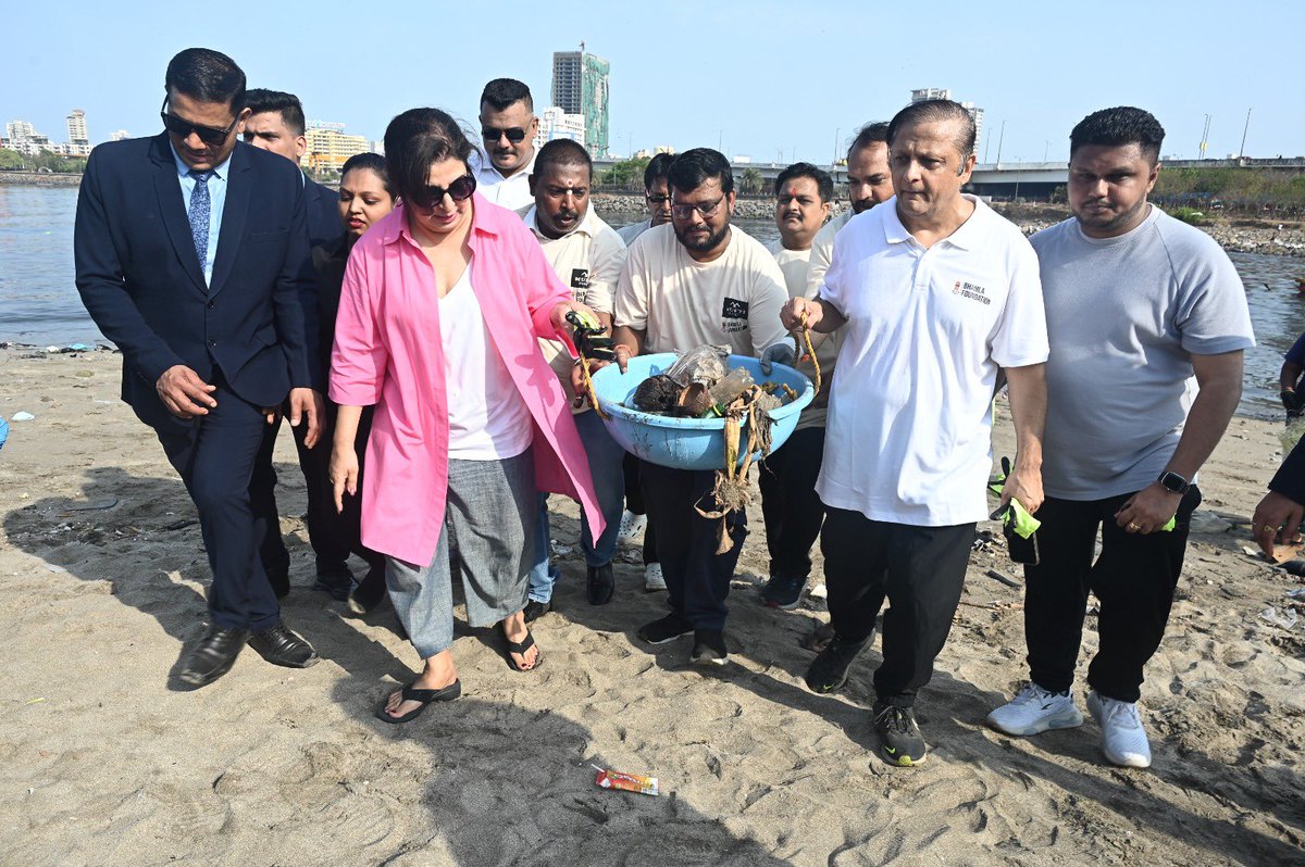 Asifbhamlaa's tweet photo. @bhamlafoundatio Sucessfully Completed 550 weeks of Cleanup Across The Country At #MithiRiver #Cleanathon Today With #majhivasundhara An. Initiative By the Environment Ministry With More than 1900 Students Across Mumbai From Various School’s Great Impact Greater Encouragement 🌳🌴🌍@TheFarahKhan #Farahkhan 💚