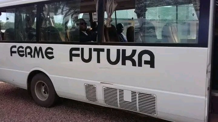 Samu_Kaleo_'s tweet photo. #RDC : 🚨‼️🛑| Perquisition en cours dans la ferme Futuka de l’opposant @moise_katumbi absent du pays. L’académie de football au sein de la ferme a été aussi perquisitionnée, les jeunes académiciens terrifiés. https://t.co/cEJX2gsyfH