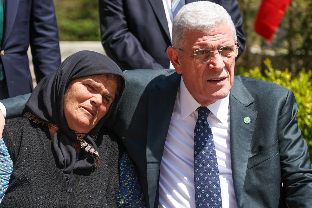 MDervisogluTR's tweet photo. Yaşı küçük, yüreği ve vatan sevgisi çok büyük evladımız Eren Bülbül'ün kabrindeydik.

Sen, Türk Milletinin gönlüne kazınmış bir kahramansın;

İyi ki varsın Eren!🇹🇷 https://t.co/FHRnQfz1AG