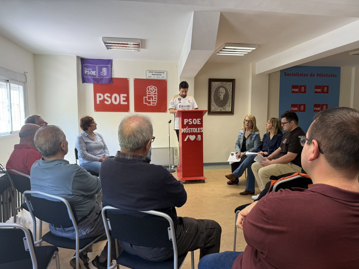 Alexmartinjim's tweet photo. La agrupación del @PSMostoles es una escuela de ciudadanía. Y la cultura es fundamental para nosotros y nosotras por eso hoy hemos trabajado y leído en torno al #diadelibro y el #Quijote, su historia y sus versos en maravillosa compañía.
@psoe_m #DiaDelLibro2025 #ElQuijote https://t.co/TO89LrRdeR