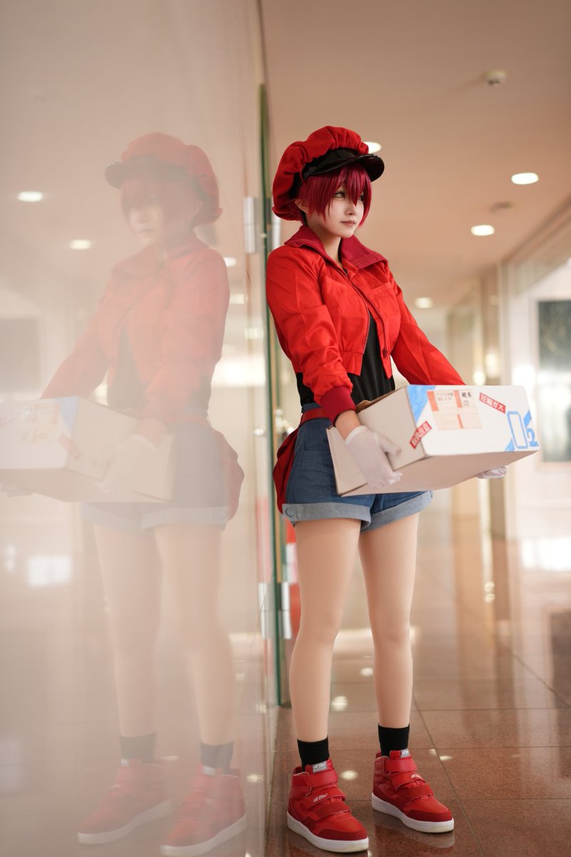 【Cosplay】はたらく細胞/赤血球

二酸化炭素を肺に届け
　　　　　　　　酸素を受け取り
　　　　　　　　　　　　　体内の細胞に届ける……！

📸<a href="/makotocamera222/">まこと（📷 勉強中）</a>さん