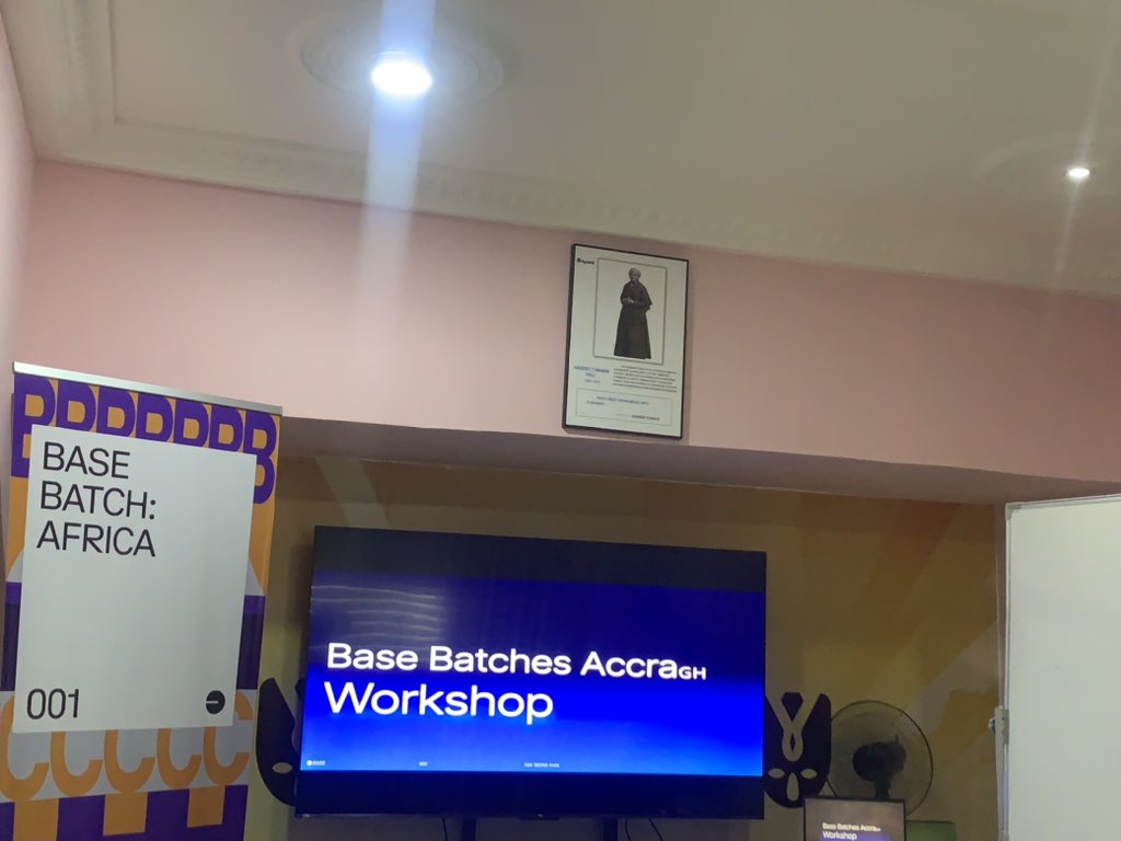 briamanor's tweet image. Live at #BaseBatches Accra! 🚀 Vibing with builders, ideating dApps, &amp;amp; chasing that 1.5ETH prize + $1M funding shot. Let’s build on Base! 🇬🇭💪 #basebatch Accra @baseworkshops  @DruxAMB @Pie_Arr_Square  #AccraTech #Web3 #BuildOnBase @brienterprise