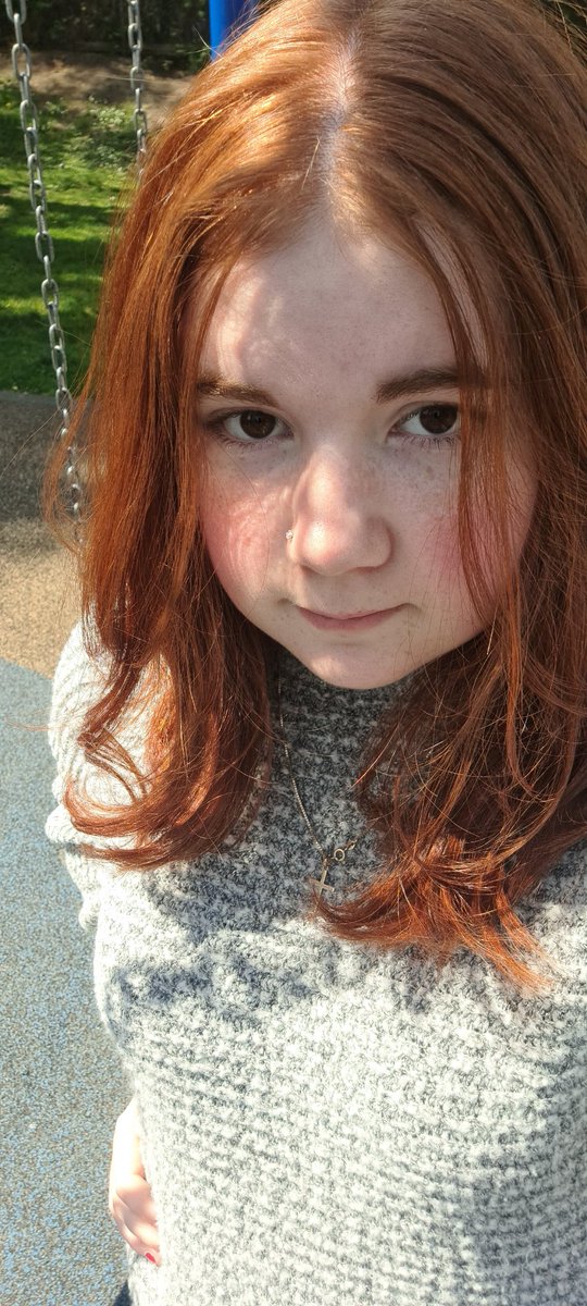 My biggest flex is that <a href="/LeanneLapp/">Leanne Lapp</a> complimented my hair colour when i volunteered at island fancon in March (picture of me and my natural hair🥳)