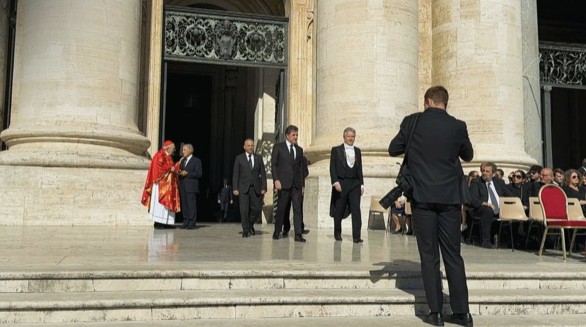 H_SBarzani2003's tweet image. Cumhurbaşkanı Neçirvan Barzani Vatikanda Papa Francis&apos;in Cenaze Törenine katıldı.
@IKRPresident 
#NechirvanBarzani 
#frenc