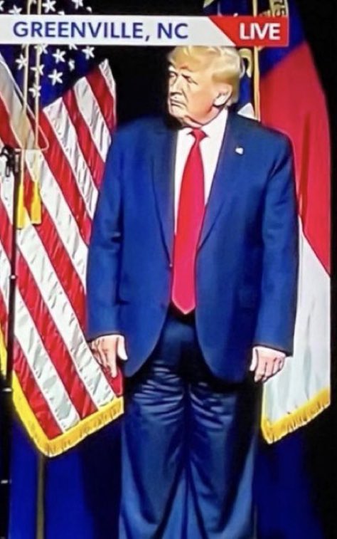 AntiTrumpCanada's tweet photo. @acnewsitics Motherfucker has been wearing the same suit since 2019 https://t.co/vrssQ9xrT5